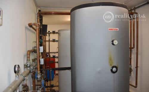 MAĎARSKO - TELKIBÁNYA  ARANYGOMBOS FOGADÓ WELNES  REŠTAURÁCIA.