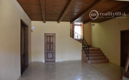 MAĎARSKO - TELKIBÁNYA  ARANYGOMBOS FOGADÓ WELNES  REŠTAURÁCIA.