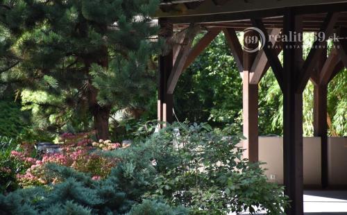 MAĎARSKO - TELKIBÁNYA  ARANYGOMBOS FOGADÓ WELNES  REŠTAURÁCIA.