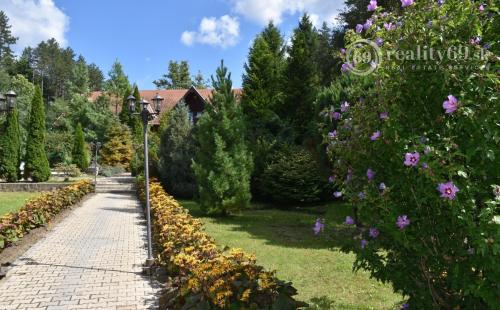 MAĎARSKO - TELKIBÁNYA  ARANYGOMBOS FOGADÓ WELNES  REŠTAURÁCIA.