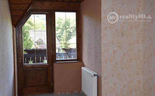 MAĎARSKO - TELKIBÁNYA  ARANYGOMBOS FOGADÓ WELNES  REŠTAURÁCIA.