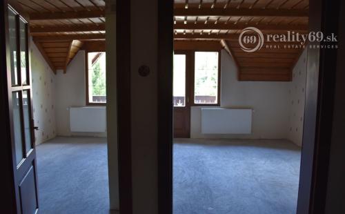 MAĎARSKO - TELKIBÁNYA  ARANYGOMBOS FOGADÓ WELNES  REŠTAURÁCIA.