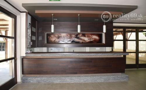 MAĎARSKO - TELKIBÁNYA  ARANYGOMBOS FOGADÓ WELNES  REŠTAURÁCIA.