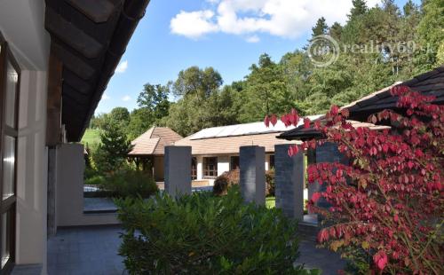 MAĎARSKO - TELKIBÁNYA  ARANYGOMBOS FOGADÓ WELNES  REŠTAURÁCIA.