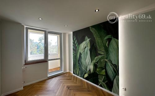 JAZERO - DRUŽICOVÁ 3 IZBOVÝ BYT PRE NÁROČNÉHO KLIENTA - TOP REKONŠTRUKCIA, ZASKLENNÁ LODŽIA.