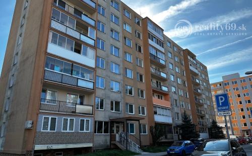 JAZERO - DRUŽICOVÁ 3 IZBOVÝ BYT PRE NÁROČNÉHO KLIENTA - TOP REKONŠTRUKCIA, ZASKLENNÁ LODŽIA.