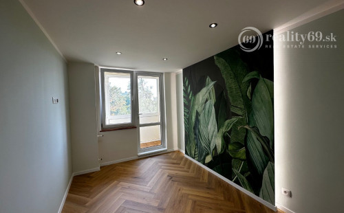 JAZERO - DRUŽICOVÁ 3 IZBOVÝ BYT PRE NÁROČNÉHO KLIENTA - TOP REKONŠTRUKCIA, ZASKLENNÁ LODŽIA.