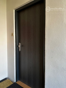 JAZERO - DRUŽICOVÁ 3 IZBOVÝ BYT PRE NÁROČNÉHO KLIENTA - TOP REKONŠTRUKCIA, ZASKLENNÁ LODŽIA.