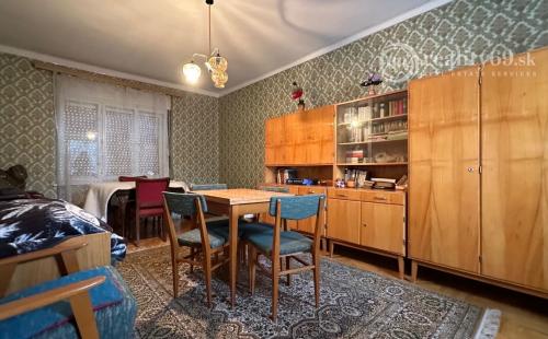 MAĎARSKO - ENCS SUPER DVOJGENERAČNÝ DOM  S ROZLOHOU 120 M2 + 120 M2