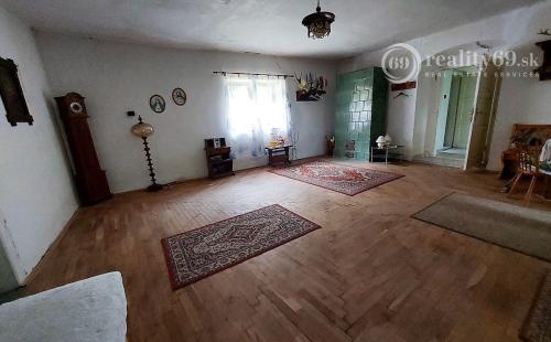 MAĎARSKO - PERECSE KÚRIA POZEMOK 1,2 ha S MOŽNOSŤOU ROZDELENIA NA VIACERO MENŠÍCH