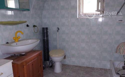 MAĎARSKO - PERECSE KÚRIA POZEMOK 1,2 ha S MOŽNOSŤOU ROZDELENIA NA VIACERO MENŠÍCH