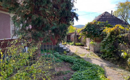 MAĎARSKO - FÜZÉRKOMLÓS RODINNÝ DOM S HOSPODÁRSKOU BUDOVOU LEN 25 KM OD KOŠÍC