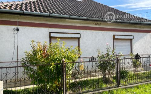 MAĎARSKO - FÜZÉRKOMLÓS RODINNÝ DOM S 2 GARÁŽAMI LEN 25 KM OD KOŠÍC