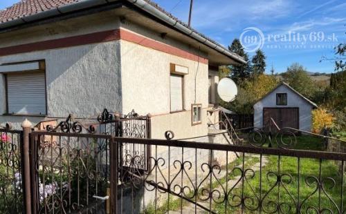 MAĎARSKO - FÜZÉRKOMLÓS RODINNÝ DOM S 2 GARÁŽAMI LEN 25 KM OD KOŠÍC