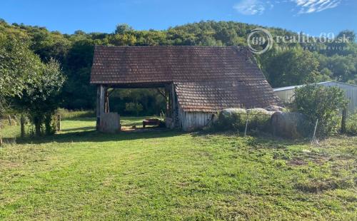 MAĎARSKO - SZŐLŐSARDÓ SEDLIACKY DOM S VERANDOU A LETNOU KUCHYŇOU V KRÁSNOM PROSTREDÍ