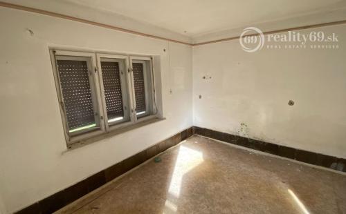 MAĎARSKO - SZŐLŐSARDÓ SEDLIACKY DOM S VERANDOU A LETNOU KUCHYŇOU V KRÁSNOM PROSTREDÍ