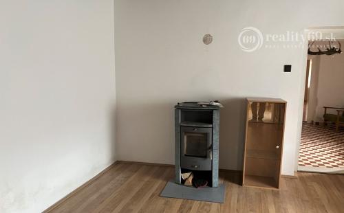 MAĎARSKO - PÁNYOK RODINNÝ DOM PO ČIASTOČNEJ REKONŠTRUKCII S GARÁŽOU LEN 5 KM OD SLOVENSKEJ HRANICE