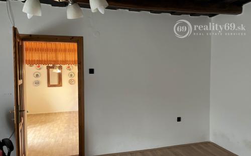 MAĎARSKO - PÁNYOK RODINNÝ DOM PO ČIASTOČNEJ REKONŠTRUKCII S GARÁŽOU LEN 5 KM OD SLOVENSKEJ HRANICE