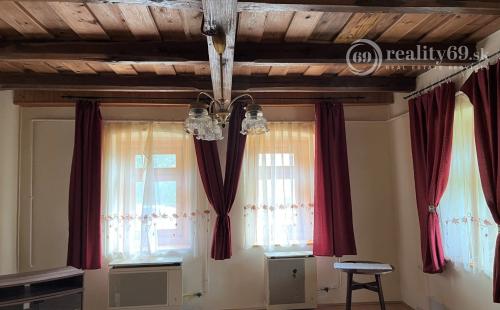 MAĎARSKO - PÁNYOK RODINNÝ DOM PO ČIASTOČNEJ REKONŠTRUKCII S GARÁŽOU LEN 5 KM OD SLOVENSKEJ HRANICE