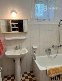 MAĎARSKO - PÁNYOK RODINNÝ DOM PO ČIASTOČNEJ REKONŠTRUKCII S GARÁŽOU LEN 5 KM OD SLOVENSKEJ HRANICE