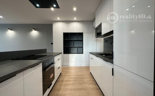 REZERVOVANÉ - JUH - PALÁRIKOVA - 4 IZBOVÝ SUPER MODERNÝ BYT 68 M2, 2 X LODŽIA, KLIMATIZÁCIA, PRÁČKA