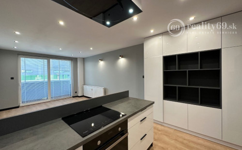REZERVOVANÉ - JUH - PALÁRIKOVA - 4 IZBOVÝ SUPER MODERNÝ BYT 68 M2, 2 X LODŽIA, KLIMATIZÁCIA, PRÁČKA