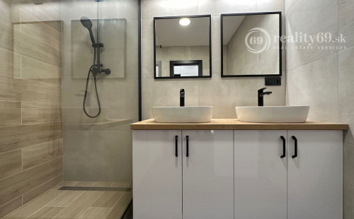 REZERVOVANÉ - JUH - PALÁRIKOVA - 4 IZBOVÝ SUPER MODERNÝ BYT 68 M2, 2 X LODŽIA, KLIMATIZÁCIA, PRÁČKA