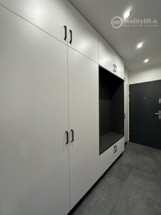 REZERVOVANÉ - JUH - PALÁRIKOVA - 4 IZBOVÝ SUPER MODERNÝ BYT 68 M2, 2 X LODŽIA, KLIMATIZÁCIA, PRÁČKA