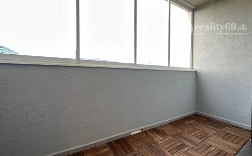 REZERVOVANÉ - JUH - PALÁRIKOVA - 4 IZBOVÝ SUPER MODERNÝ BYT 68 M2, 2 X LODŽIA, KLIMATIZÁCIA, PRÁČKA