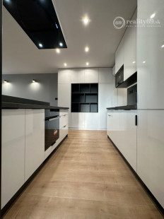 REZERVOVANÉ - JUH - PALÁRIKOVA - 4 IZBOVÝ SUPER MODERNÝ BYT 68 M2, 2 X LODŽIA, KLIMATIZÁCIA, PRÁČKA