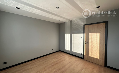 REZERVOVANÉ - JUH - PALÁRIKOVA - 4 IZBOVÝ SUPER MODERNÝ BYT 68 M2, 2 X LODŽIA, KLIMATIZÁCIA, PRÁČKA