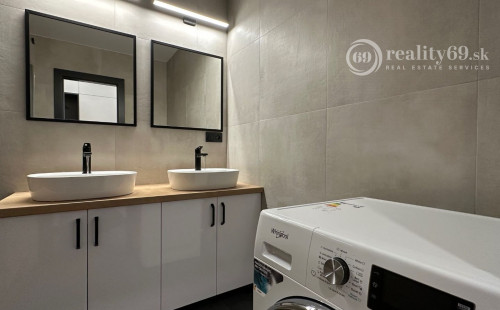 REZERVOVANÉ - JUH - PALÁRIKOVA - 4 IZBOVÝ SUPER MODERNÝ BYT 68 M2, 2 X LODŽIA, KLIMATIZÁCIA, PRÁČKA