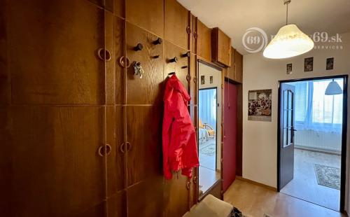 JUH - TURGENEVOVA 3 IZBOVÝ BYT 68M2 + 6 METROVÁ LODŽIA, ŽIADANÁ LOKALITA PRAŽSKÝ TYP BYTU.