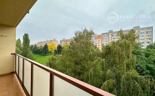 JUH - TURGENEVOVA 3 IZBOVÝ BYT 68M2 + 6 METROVÁ LODŽIA, ŽIADANÁ LOKALITA PRAŽSKÝ TYP BYTU.