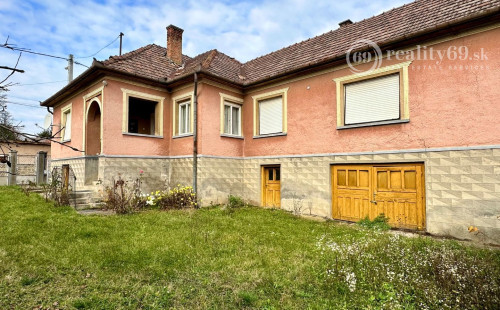 MAĎARSKO - ALSÓTELEKES 4 IZBOVÝ RODINNÝ DOM V PEKNEJ LOKALITE.