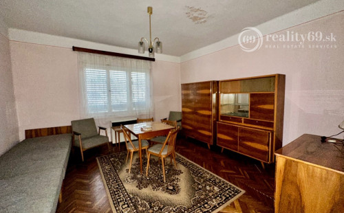 MAĎARSKO - ALSÓTELEKES 4 IZBOVÝ RODINNÝ DOM V PEKNEJ LOKALITE.