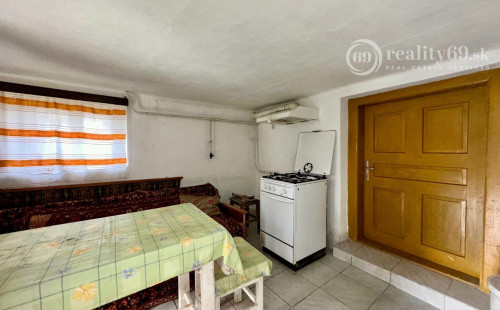 MAĎARSKO - ALSÓTELEKES 4 IZBOVÝ RODINNÝ DOM V PEKNEJ LOKALITE.