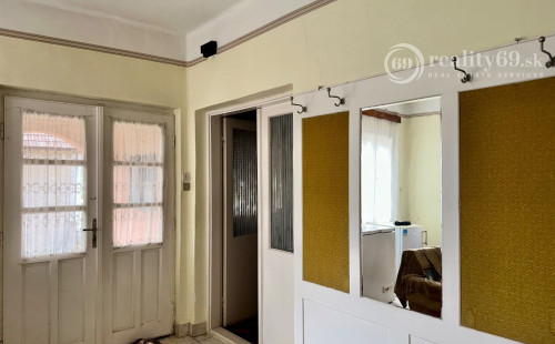 MAĎARSKO - ALSÓTELEKES 4 IZBOVÝ RODINNÝ DOM V PEKNEJ LOKALITE.