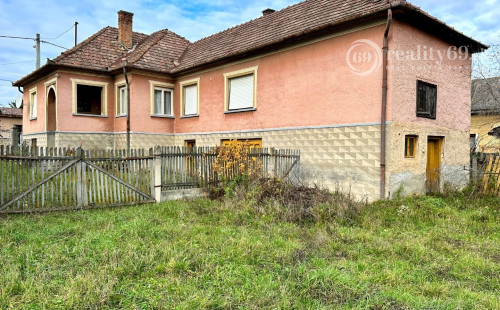 MAĎARSKO - ALSÓTELEKES 4 IZBOVÝ RODINNÝ DOM V PEKNEJ LOKALITE.