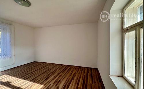 MAĎARSKO - RUDABÁNYA ROMANTICKÝ 2 IZBOVÝ RODINNÝ DOM V TICHEJ ULICI S POZEMKOM 1800 M2