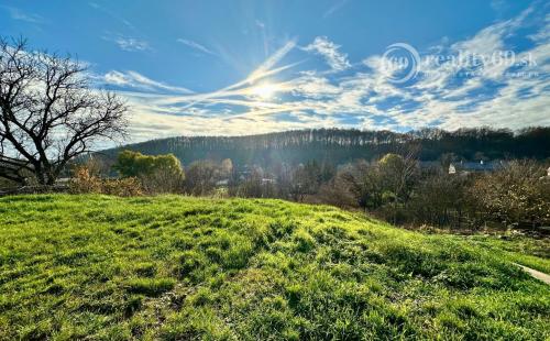 MAĎARSKO - RUDABÁNYA ROMANTICKÝ 2 IZBOVÝ RODINNÝ DOM V TICHEJ ULICI S POZEMKOM 1800 M2