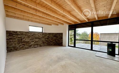 MALÁ IDA - TOP LOKALITA - 4 IZBOVÁ NOVOSTAVBA V STAVE HOLODOM.