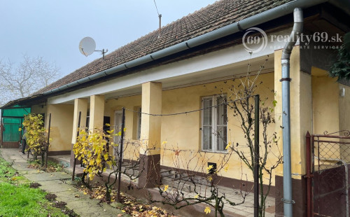 MAĎARSKO - KARCSA RODINNÝ DOMČEK PRE RYBÁRA  ALEBO ZÁHRADKÁRA  LEN 5 KM OD HRANÍC.