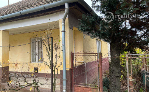 MAĎARSKO - KARCSA RODINNÝ DOMČEK PRE RYBÁRA  ALEBO ZÁHRADKÁRA  LEN 5 KM OD HRANÍC.