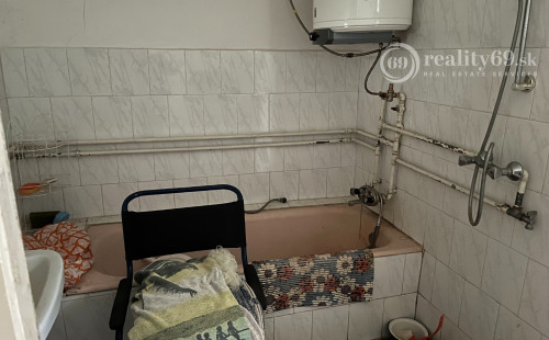 MAĎARSKO - KARCSA RODINNÝ DOMČEK PRE RYBÁRA  ALEBO ZÁHRADKÁRA  LEN 5 KM OD HRANÍC.