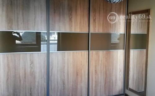 JUH - PROJEKT ŠAFRÁN - NOVOSTAVBA 2 IZBOVÝ KOMPLETNE ZARIADENÝ TEHLOVÝ BYT.