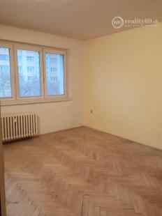 TERASA - 3 IZBOVÝ BYT SUPER CENA PÔVODNÝ STAV, S LODŽIOU 64 M2 PRI KINE DRUŽBA.