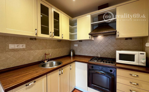 NOVÁ SUPER CENA - MIŠKOVECKÁ - PEKNÝ MODERNÝ BYT PO KOMPLETNEJ REKONŠTRUKCII ČIASTOČNE ZARIADENÝ.