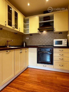 NOVÁ SUPER CENA - MIŠKOVECKÁ - PEKNÝ MODERNÝ BYT PO KOMPLETNEJ REKONŠTRUKCII ČIASTOČNE ZARIADENÝ.