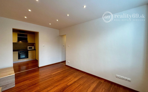 NOVÁ SUPER CENA - MIŠKOVECKÁ - PEKNÝ MODERNÝ BYT PO KOMPLETNEJ REKONŠTRUKCII ČIASTOČNE ZARIADENÝ.